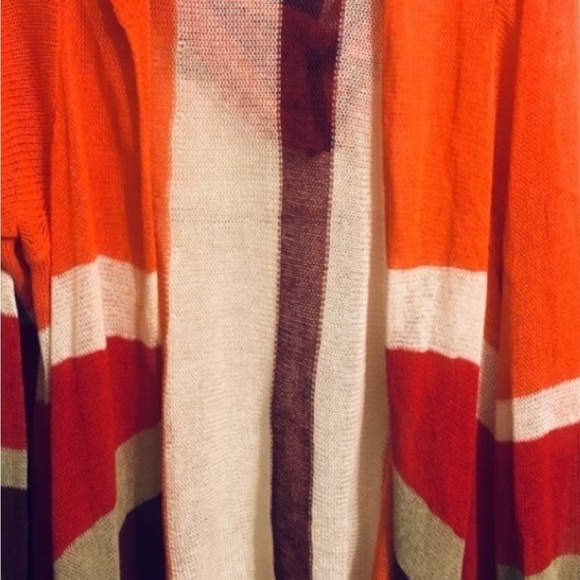 Tommy Bahama size X- Large high low hooded sweater with pockets - Picture 7 of 16